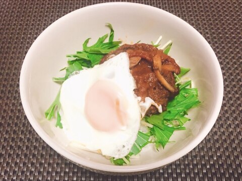 煮込むだけ！簡単ロコモコ丼